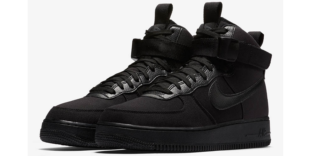 Nike Air Force 1 Triple Black Ini Bikin Pengin!